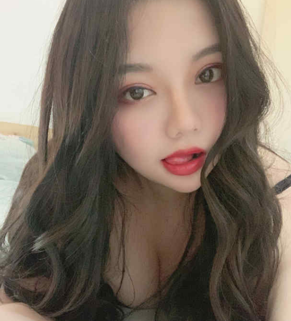 推特巨巨肉肉坦克博主33V1.5G车头灯超亮