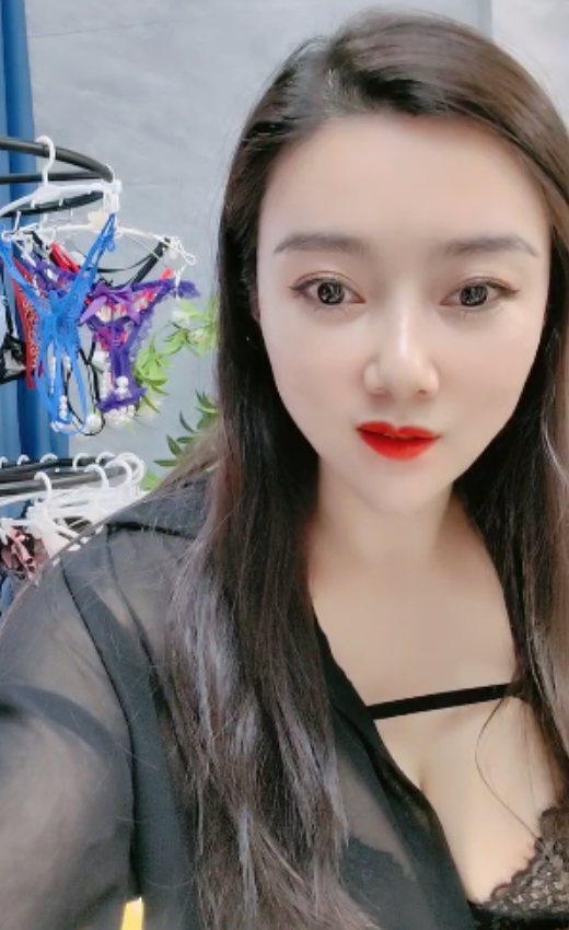 58.3g风韵少妇推特小热裤55v热浪