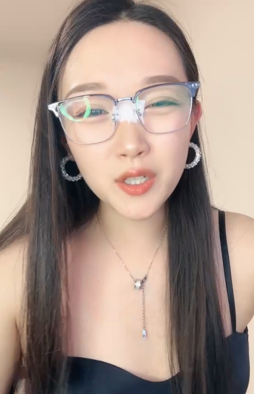 妹子叭嗦INS眼镜御姐合集57部48.6G太骚气