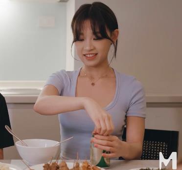 妖媚艾鲤自拍4部4G某处合集