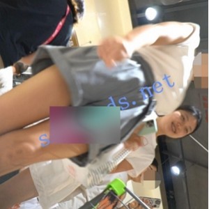 空城原创蓝裙逛超市超短裤小姐姐视频536M真人真摄