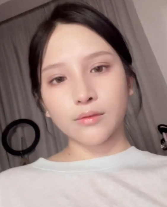 百度+ED2KAshisyourlove艾希台妹私藏合集53部37.1G浴室水声盖不住唧响腿根带痣