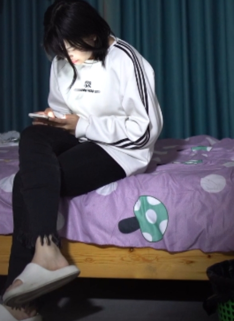 百度云专找年轻小妹妹鱼哥135v34.7g动作激烈