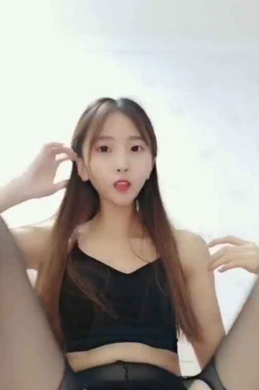 快手奥利圆妹一字马女神补档视频合集若弄部441M，白净长腿紧身衣