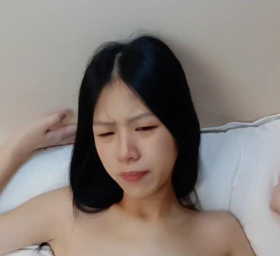 小甜心2兄妹有尺度自拍合集4V5.3G浴室特辑