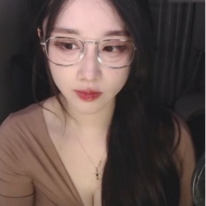 直播界轩子巨2兔泳装福利1v3.5g纯欲天花板