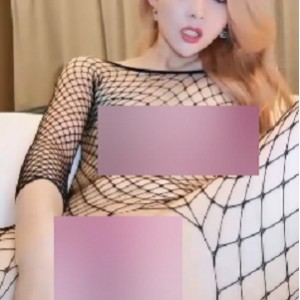 推特大波浪黄露露私拍特辑150部98G超润