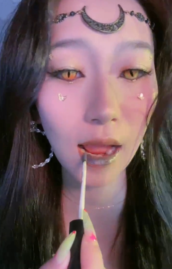 玩物直播陈莹斯蛇妖1部1.3G火辣