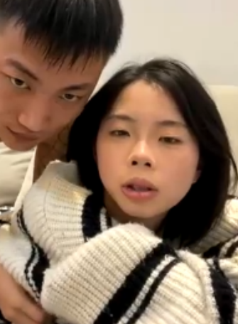 微博LYJyao52清纯反差专辑22部4.3G太会玩了