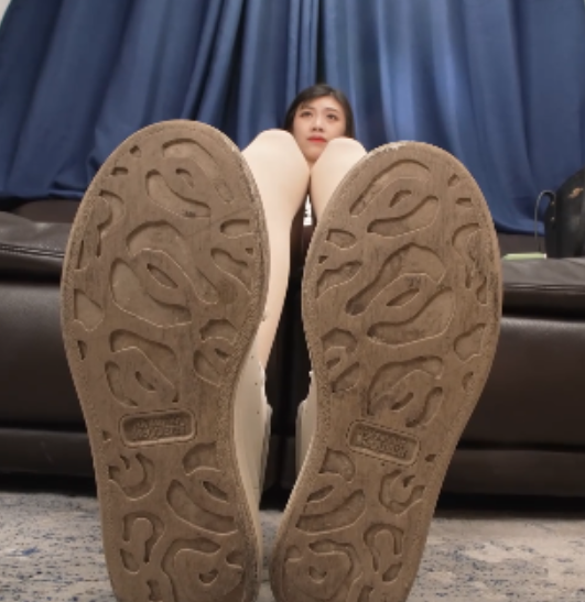 小影40码美脚特辑1V1.3G推特展示版