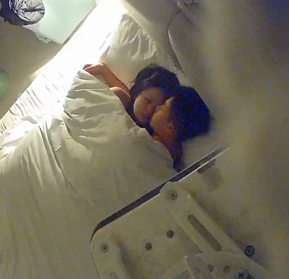 萤石云超稀有酒店实战翘奶美女精瘦男1部950MB真带劲