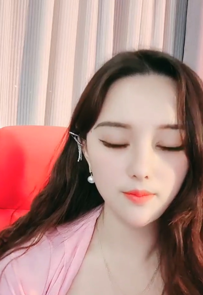 推特笑笑私密视频34部25G优质