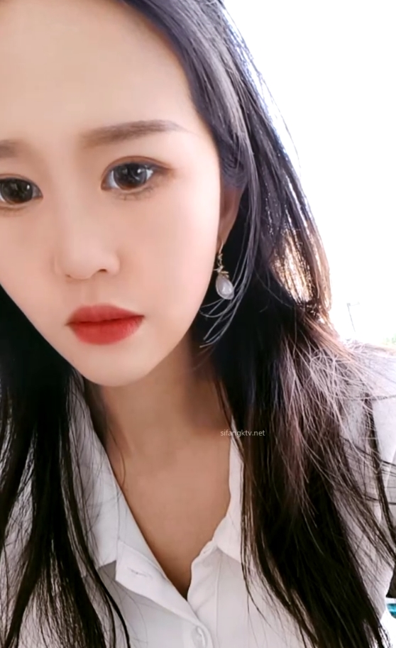 抖音乌苏儿户外晃动合集38部16.4G蜜桃弹跳